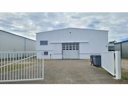 location local d'activités 860 m²