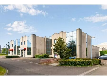 location local d'activités 218 m²