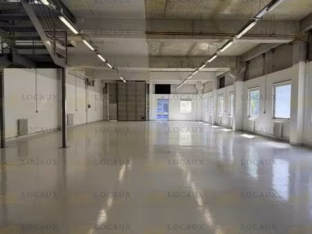 location local d'activités 425 m²