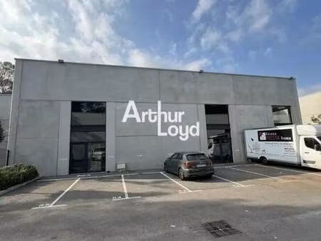 location local d'activités 476 m²