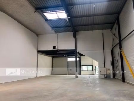 location local d'activités 476 m²