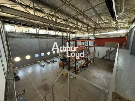 location local d’activités saint raphael 83700 570m²