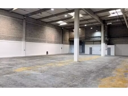 location local d'activités 732 m² à 1 789 m²