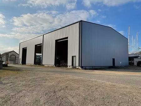 location local d'activités 1 200 m²