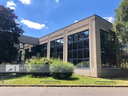 location local d'activités 900 m²