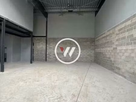 location local d'activités 403 m²