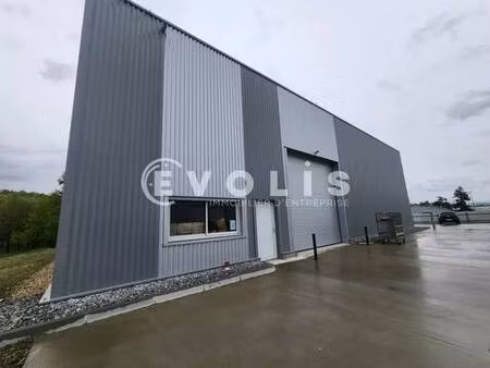 location local d'activités 593 m²
