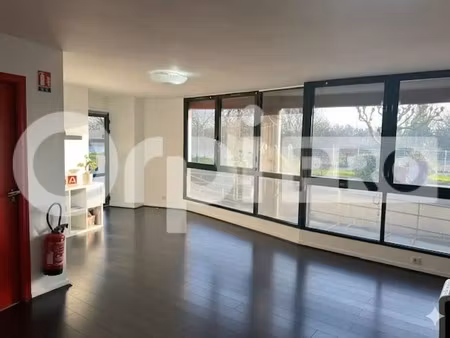 location bureaux 64 m²