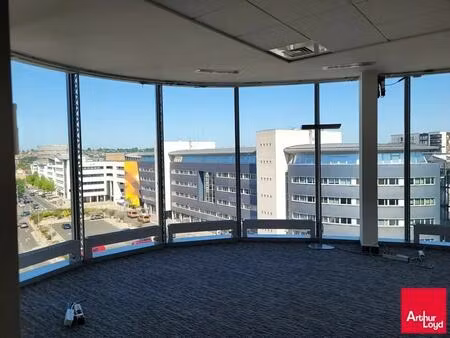 location bureaux 748 m²