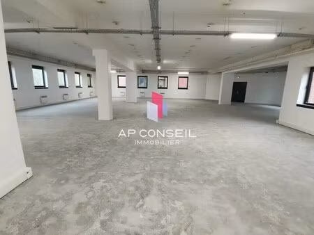 location bureaux 180 m² à 677 m²