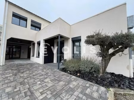 location bureaux 104 m²