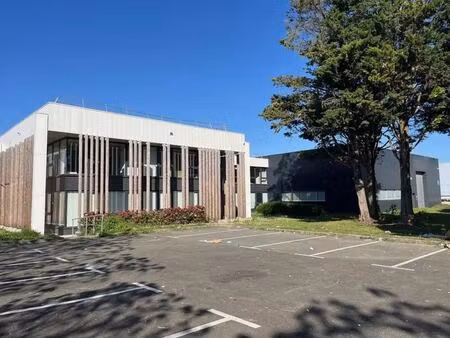 location local d'activités 2 250 m²