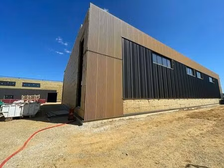 location local d'activités 390 m² à 1 560 m²