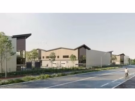 location local d'activités 724 m²