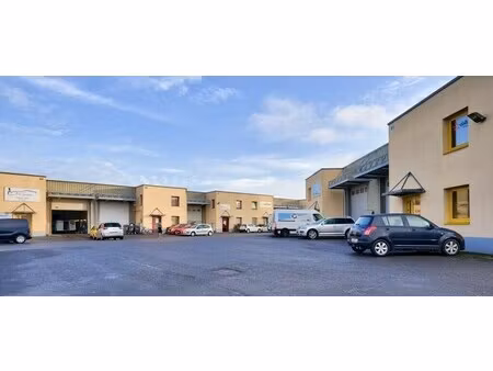location local d'activités 337 m²