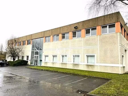 location local d'activités 1 526 m²