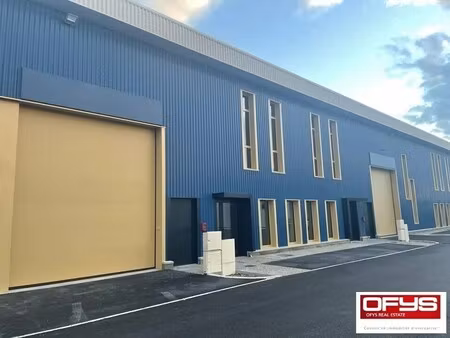 location local d'activités 407 m²