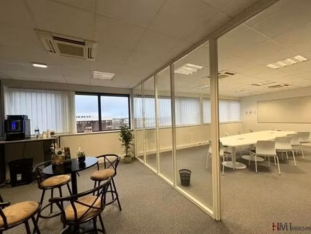 location bureaux 143 m² à 403 m²