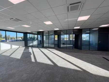 location bureaux 301 m²