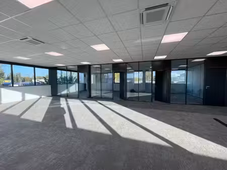 location bureaux 301m²
