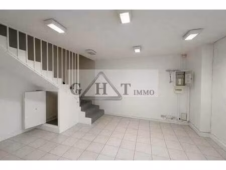 location commerce 70 m²