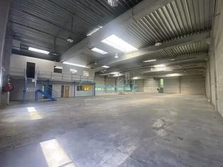 location entrepôt 1 331 m²
