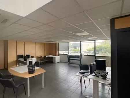 location entrepôt 1 017 m²