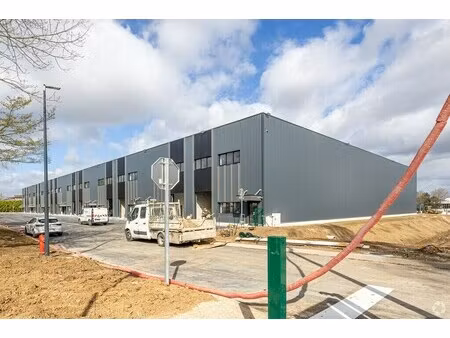 location local d'activités 268 m²