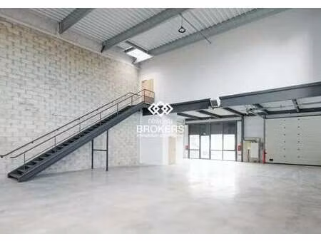 location local d'activités 371 m²
