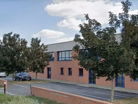 location local d'activités 181 m²