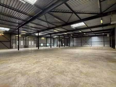 location local d'activités 2 361 m²