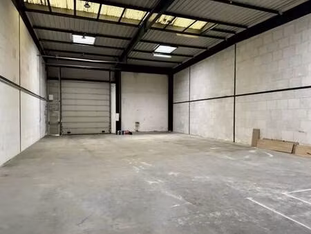 location local d'activités 378 m²