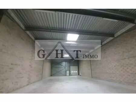 location entrepôt montreuil 93100 690m²