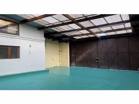 location local d'activités 1 169 m²