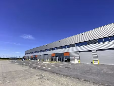 location local d'activités 360 m²
