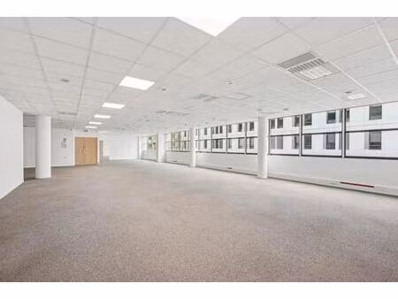location bureaux 84 m² à 3 652 m²