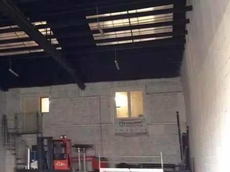 location local d'activités 330 m²