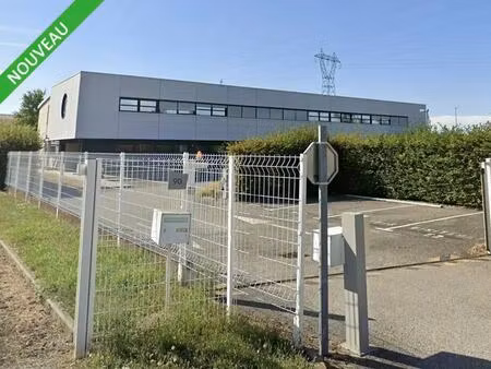 location bureaux 400 m² à 906 m²