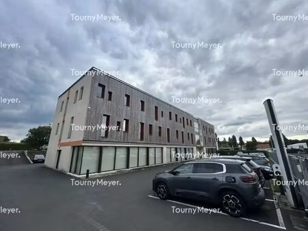 location bureaux 74 m²