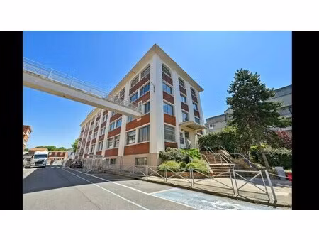 location bureaux 500 m² à 2 000 m²