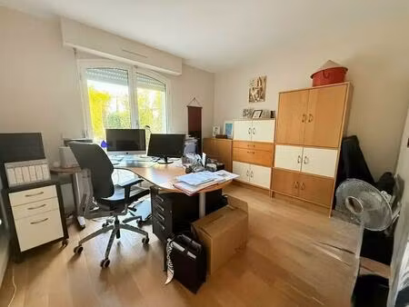 location bureaux 136 m²