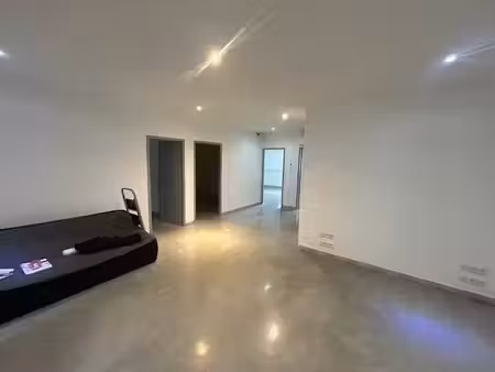 location bureaux vedène 84270 153m²