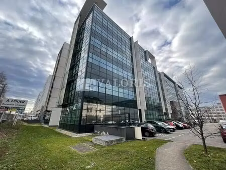 location bureaux 20 m² à 3 656 m²