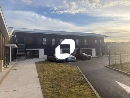 location commerce 84 m² à 1 402 m²