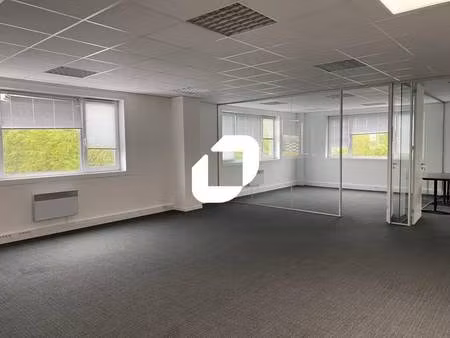 location bureaux 96 m² à 3 202 m²