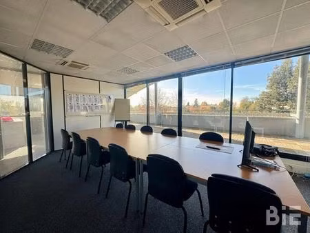 location bureaux 185 m²
