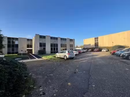 location bureaux val-de-reuil 27100 970m²