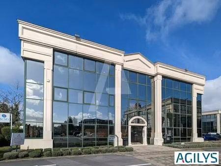 location bureaux 136 m² à 284 m²