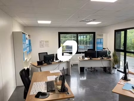 location bureaux 74 m²