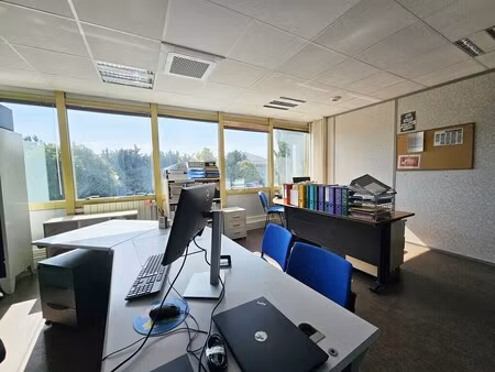 location bureaux 156 m²